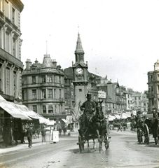 Horse-carriage-in-Robertson-Street.-1890.